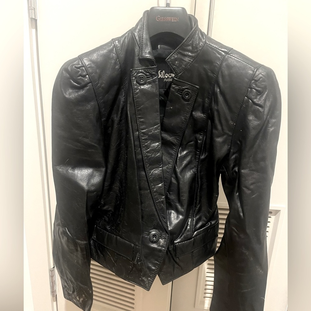70s/80s crop vintage black leather jacket. Sz 6 but fits closer to 4